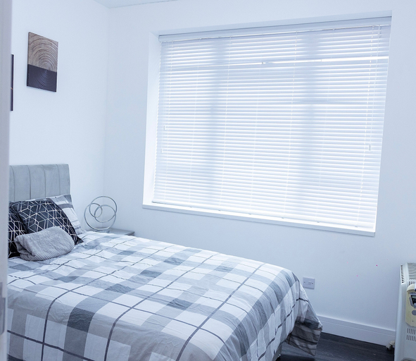 Room 2, 2 Bed Apartment Sleeps 4 - Free Parking, Near o2, London
