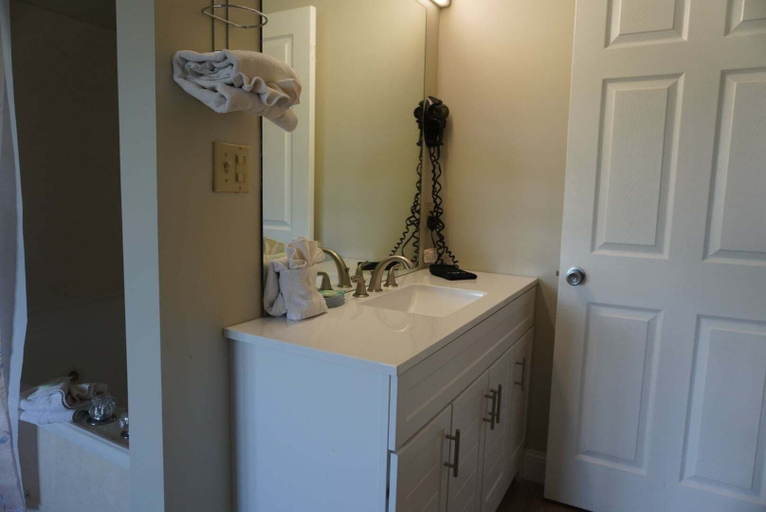 Bathroom 3, City View 410 3BD Condo with Private Balcony by RedAwning, Sevier