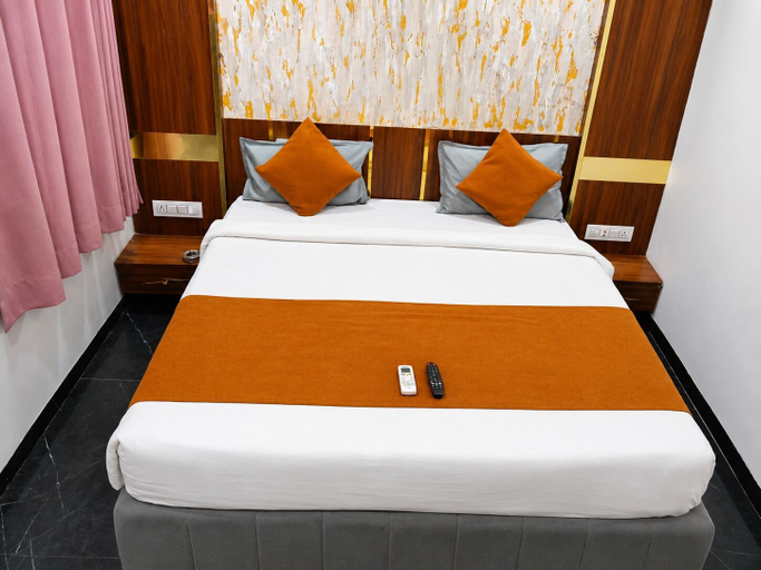 Room 4, SoonStay Elite Residency, Indore
