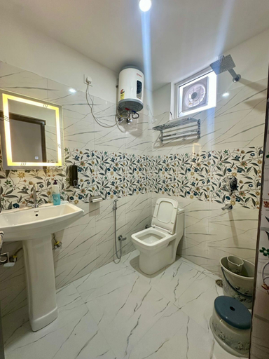 Bathroom 3, Cabana Suites, Garhwal