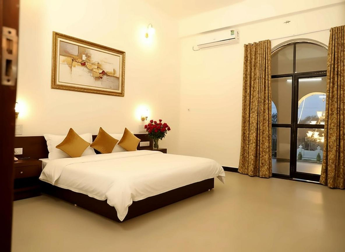 Bedroom 2, The Emerald Palace, Sehore