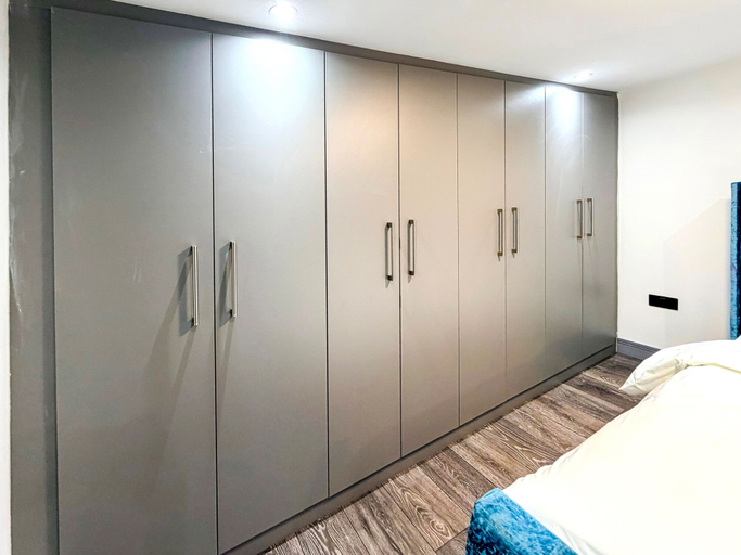 Room 4, Studio - Sleeps 3 - Aircon - Parking - Pets, London