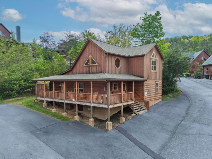 Exterior 2, Welcome to This4br/4ba Where Modern Luxury and Memories Come Together!, Sevier