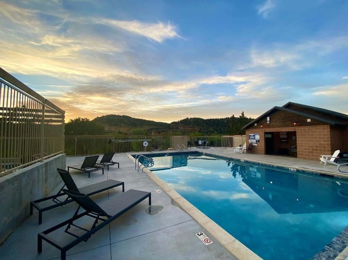 Pool 4, East Zion Resort, Kane