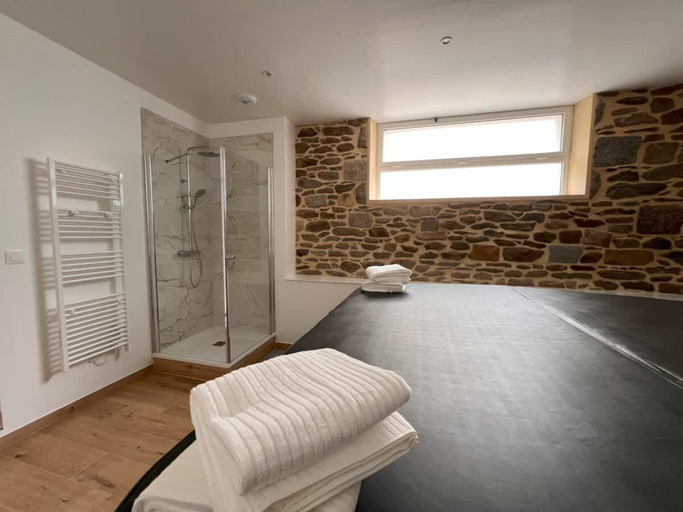 Spa treatment 4, Cocooning Suite With Spa Near Paris, Finistère