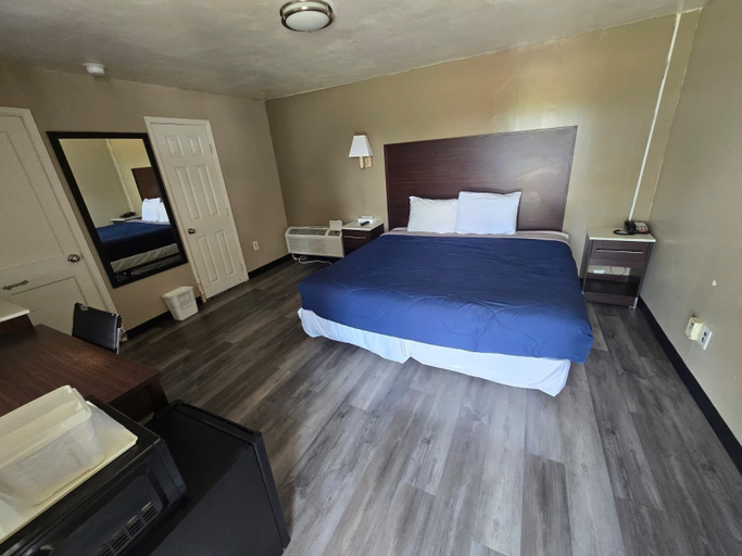 Bedroom 4, Scottish Inns - Middletown, Dauphin