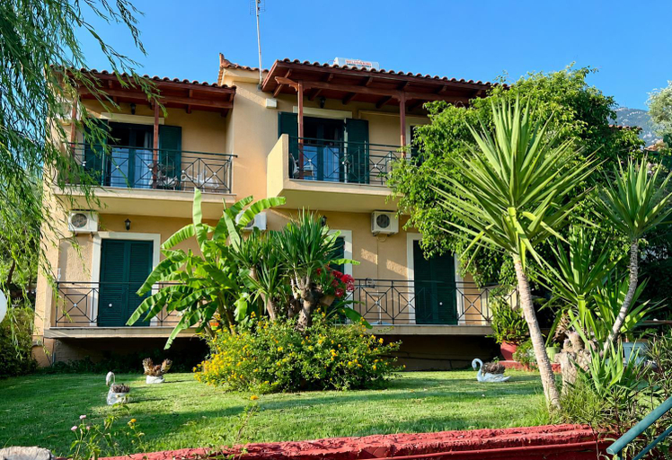 Exterior & Views