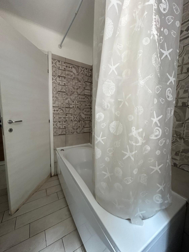 Bathroom 3, il tempio degli Dei, Napoli