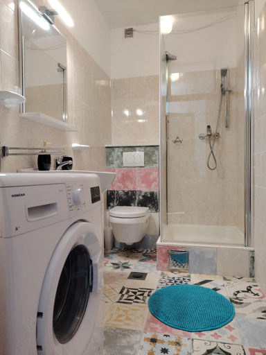 Bathroom 2, Great Located Family Apartments, Marina