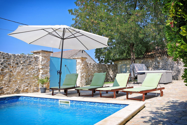 Sport & Beauty 3, Villa Spirini Dvori for relaxation & fun, Nin