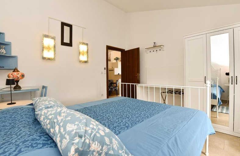 Room 3, Cozy Flat With Balcony, Pool Access and Full Amenities, Bale