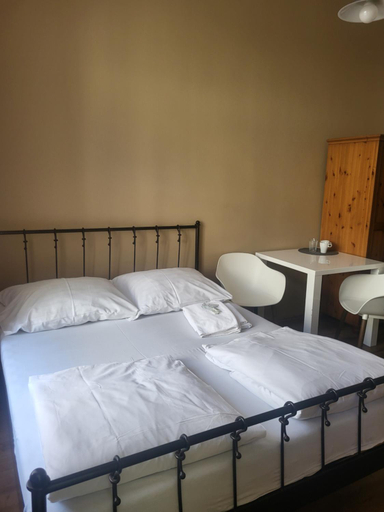 Bedroom 1, Pension Sunflower, Praha 2