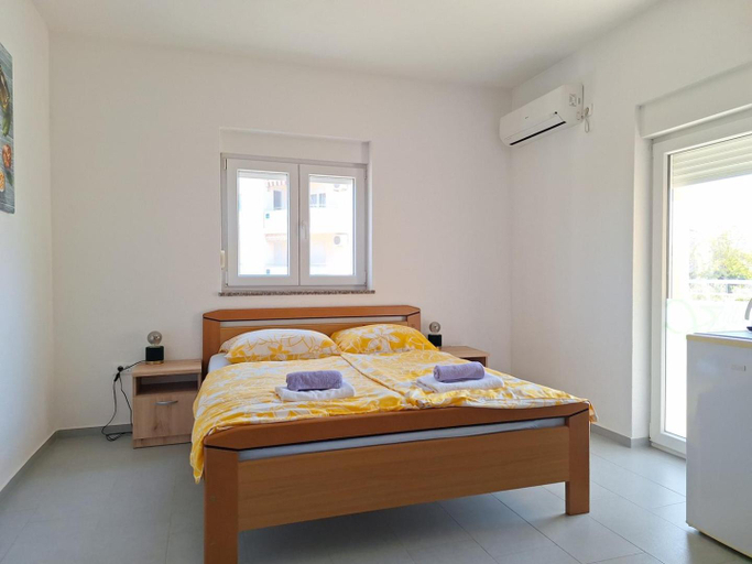 Bedroom 2, Villa Vita apartments & studios with common pool, Fažana