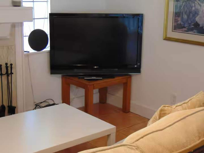 Room 2, Space for 6 3BR Close to Siesta Beach Downtown, Sarasota
