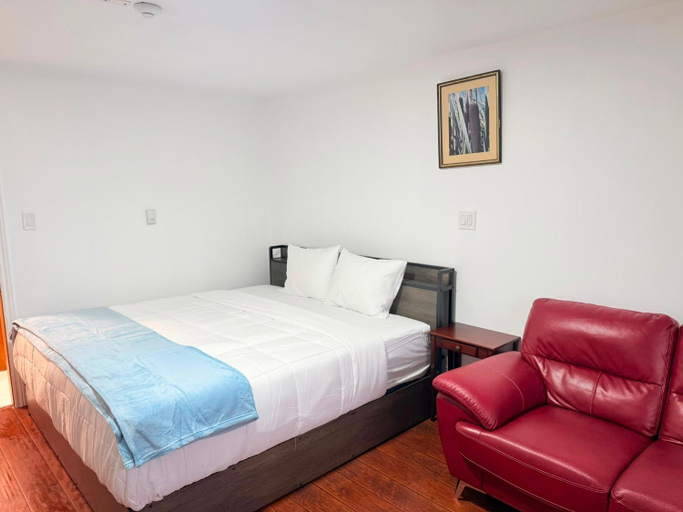 Bedroom 2, Tantramar Motel, Westmorland