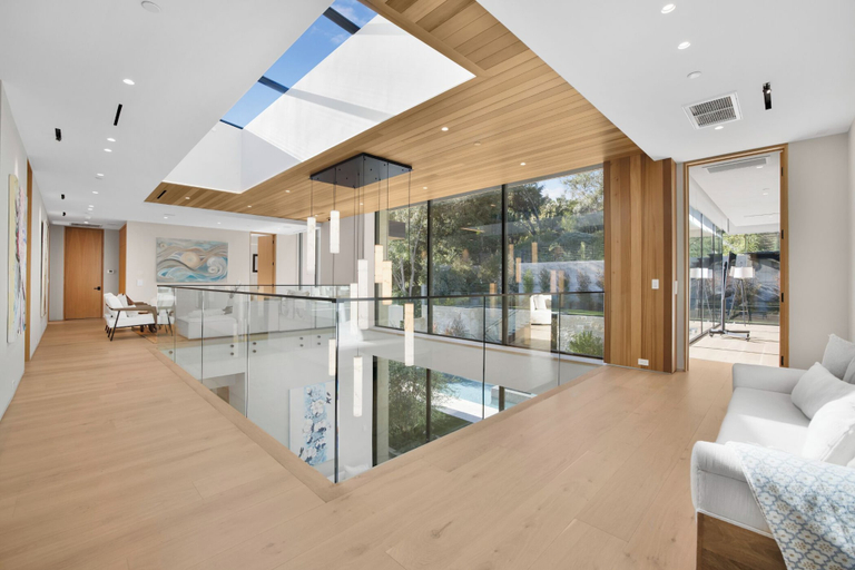 Others 5, Hutton Villa, Los Angeles