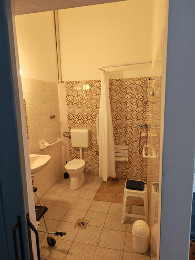 Bathroom 4, Kunbabonyi Vendeghaz, Kunszentmiklós