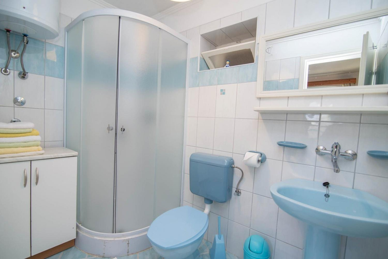 Bathroom 3, Roberto Apartments, Mali Lošinj