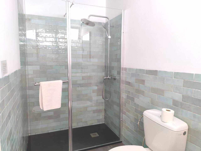 Bathroom 4, Beach 2 Large Balcones Quiet Rooms Wifi, Barcelona