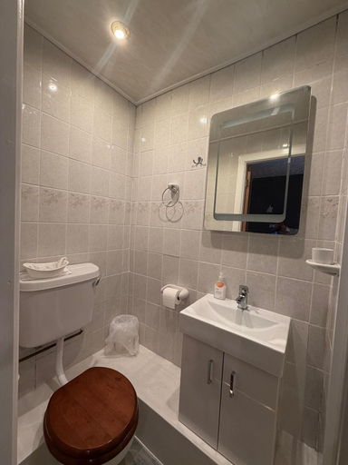 Bathroom 4, Trafalgar Hotel, Blackpool