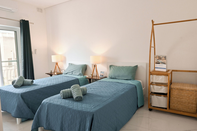 Room 2, Yacht Marina View - Modern 3 Bdrs Apart M