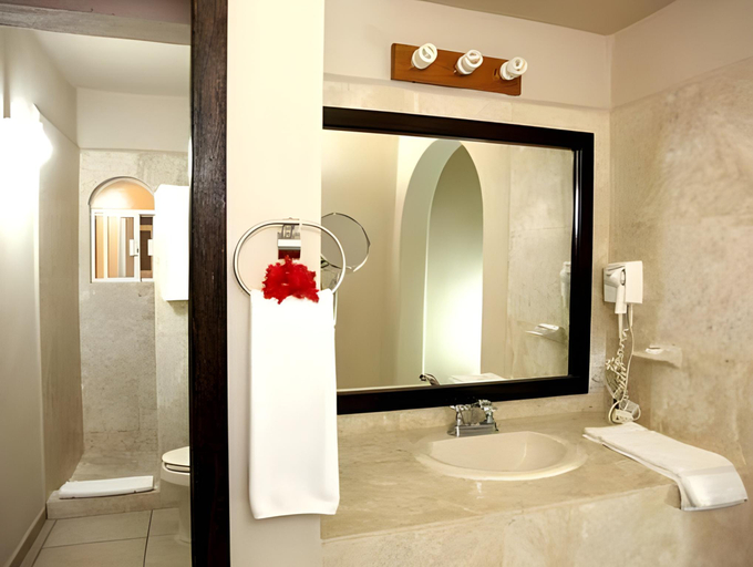 Bathroom 4, Club Del Moro Hotel Suites, La Paz