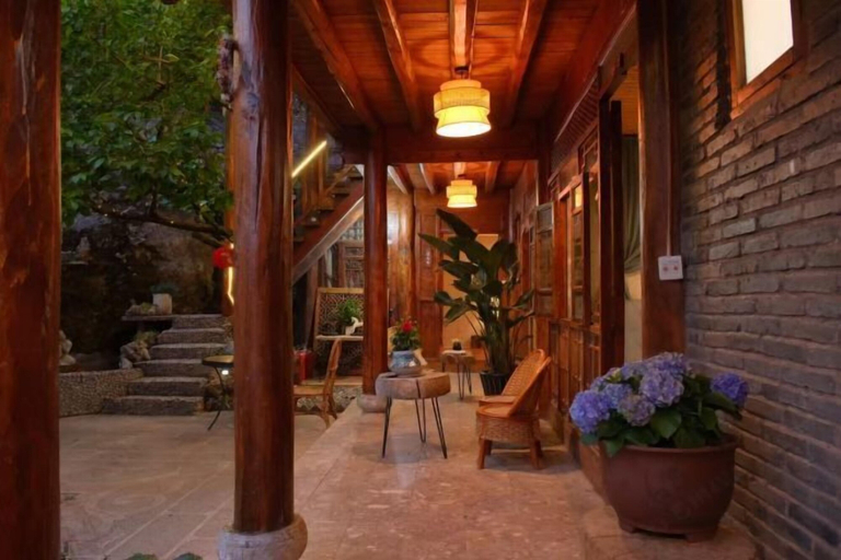 Others 5, Xiangshangpin Hostel, Lijiang