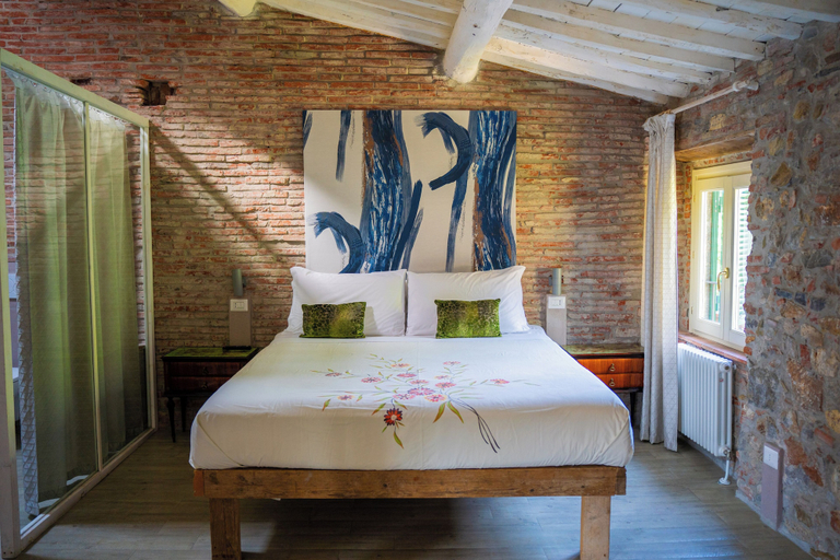 Bedroom 4, Inside the Wall, Lucca