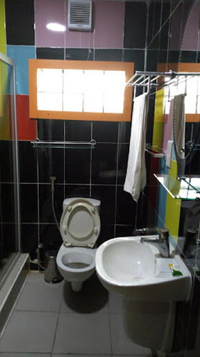 Bathroom 2, Jeromes Garden and Suites, Kosofe