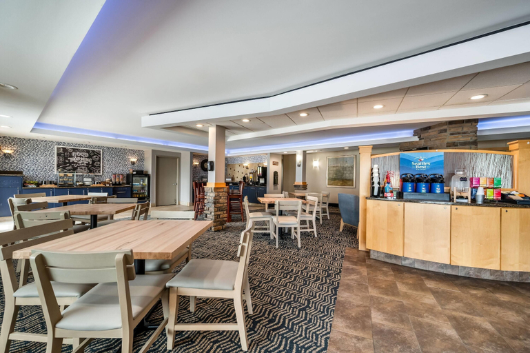 Food & Drinks 5, AmericInn by Wyndham Fairfield, Jefferson