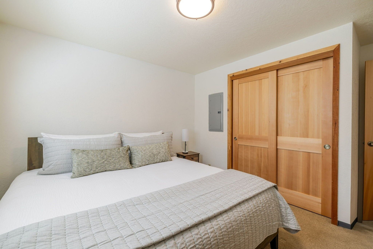Room 2, 12 East Park Lane 4 Bedroom Home, Deschutes