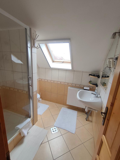 Bathroom 3, Eckhardt Vendeghaz, Siklósi