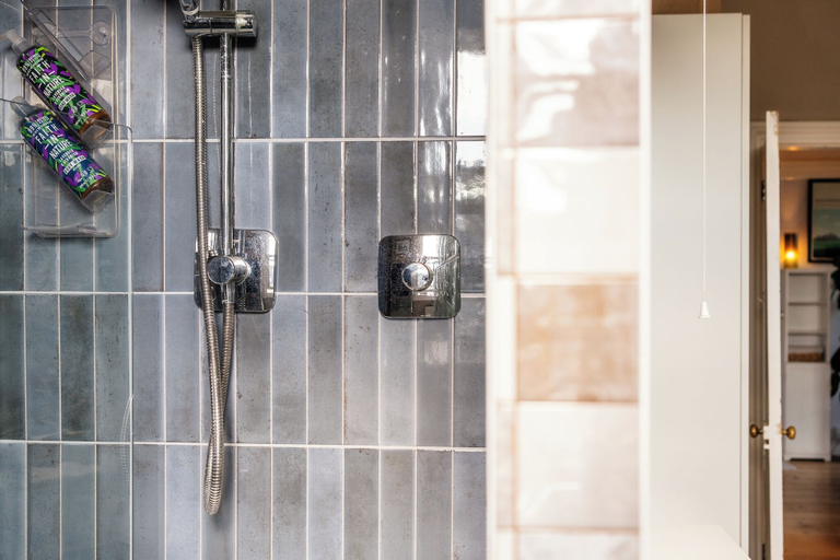 Bathroom 2, Beautiful 5-Bedroom Home Near Stroud, Gloucestershire