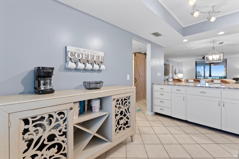 Interior 5, Caper Beach Club 313, Lee