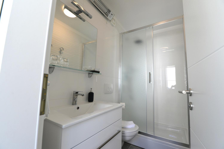 Bathroom 3, Apartments and Rooms Oliva, Cres