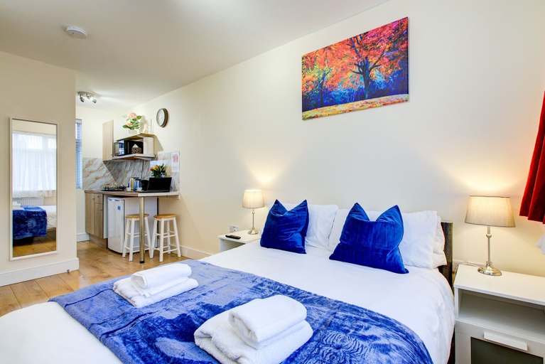 Room 5, Bright Cosy Studio & Free Parking-greater London, London