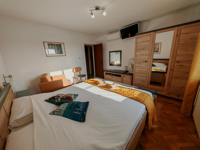 Bedroom 3, Rooms Rita, Cres