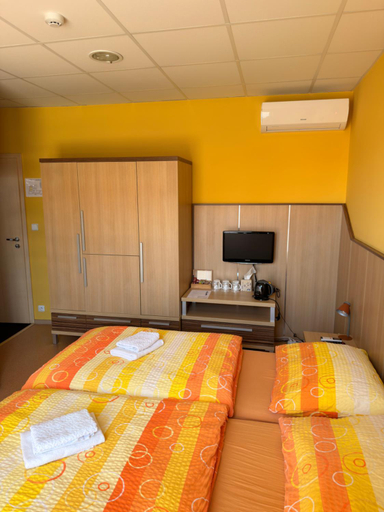 Bedroom 2, Penzion VV SUN - REOS, Hodonín