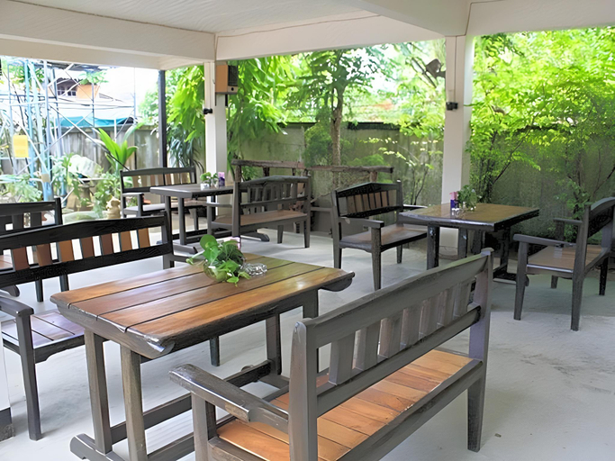 Food & Drinks, Best House Resort, Langu