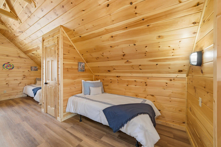 Room 3, Morning Glory, Sevier