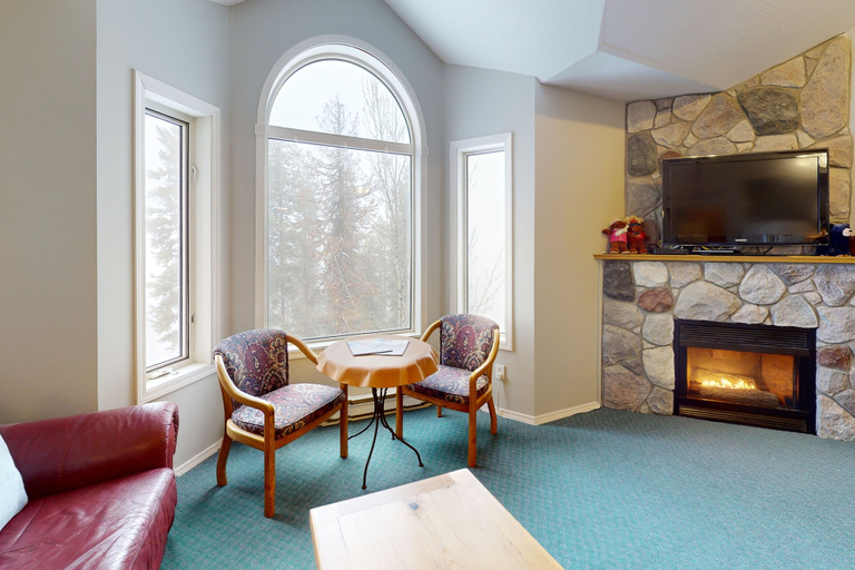 Living area 3, Chateau on the Ridge by Okanagan Premier, Kootenay Boundary