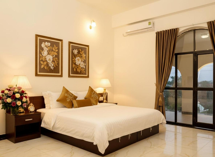 Bedroom 5, The Emerald Palace, Sehore