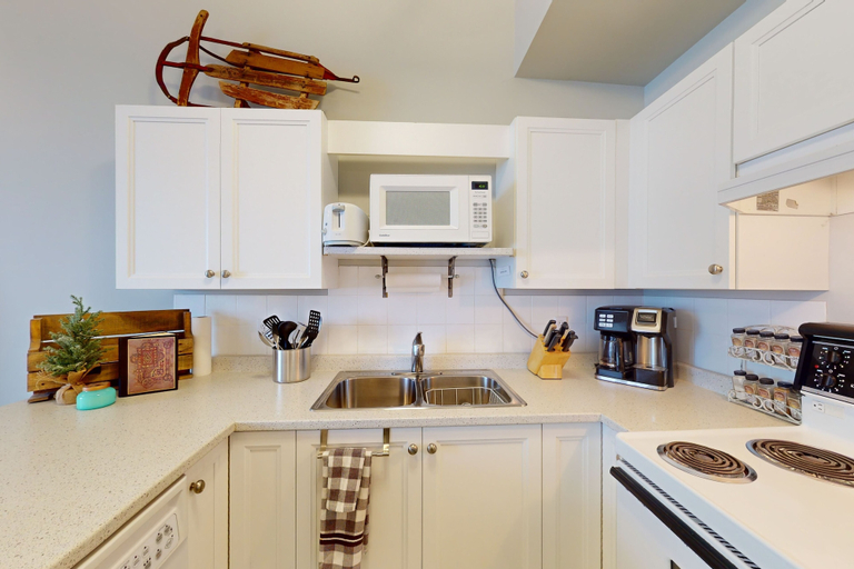 Private kitchen 2, Chateau on the Ridge by Okanagan Premier, Kootenay Boundary