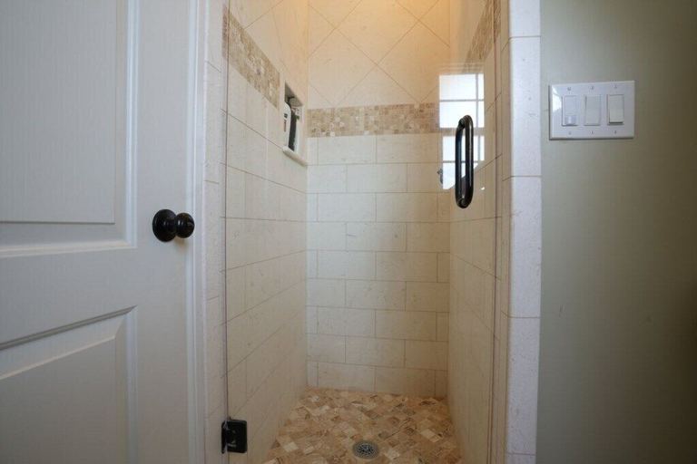 Bathroom 3, Classy 4 Bedroom 3 Bath Pool Home 3/4 Mile Walk To Disney, Orange