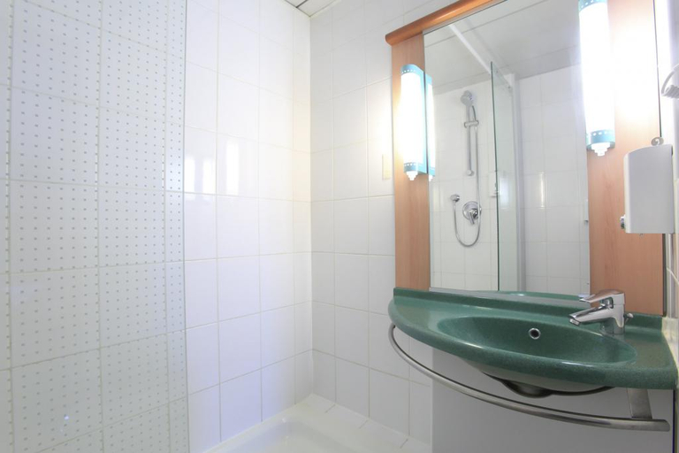 Bathroom 3, Brit Confort Calais, Pas-de-Calais