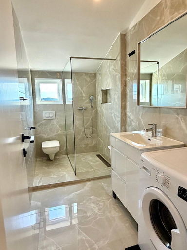 Bathroom 2, Golden Apartments, Šibenik