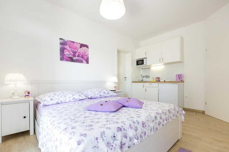 Bedroom 2, Ksenija Apartments, Tučepi