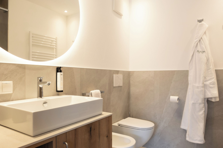 Bathroom 5, Aparthotel Laurena, Bolzano