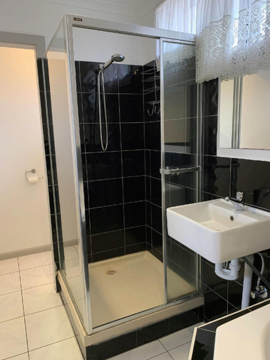 Bathroom 4, Beaconsfield Lodge Motel, Cardinia - Pakenham