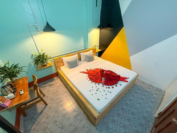 Food & Drinks 3, Social Backpacker Hostel & Rooftop Bar, Svay Pao